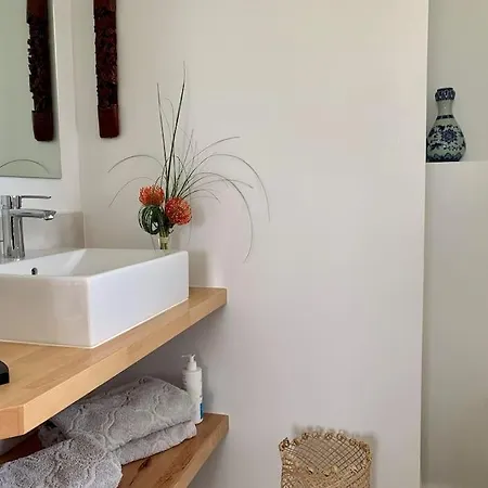 Modern 150m From The Atlantic Surf *