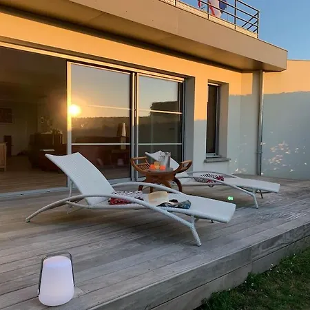 Modern 150m From The Atlantic Surf