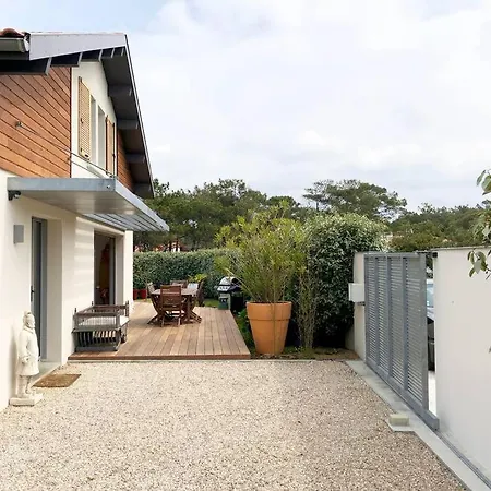 Modern 150m From The Atlantic Surf