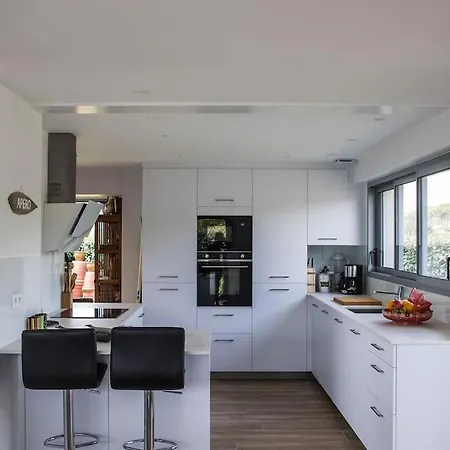 Modern 150m From The Atlantic Surf *