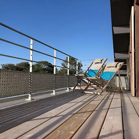 Modern 150m From The Atlantic Surf