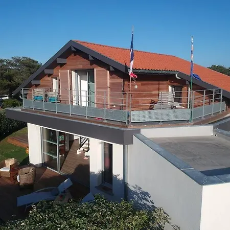 Modern 150m From The Atlantic Surf