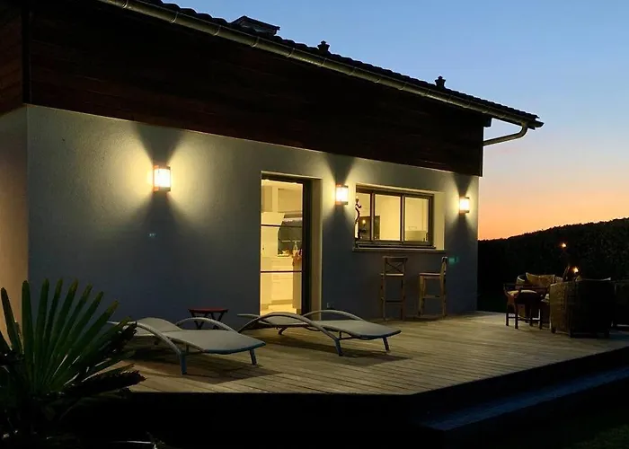 Modern 150m From The Atlantic Surf