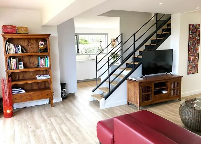 Modern 150m From The Atlantic Surf *