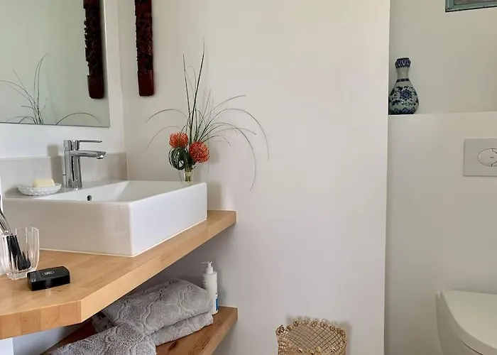 Modern 150m From The Atlantic Surf *