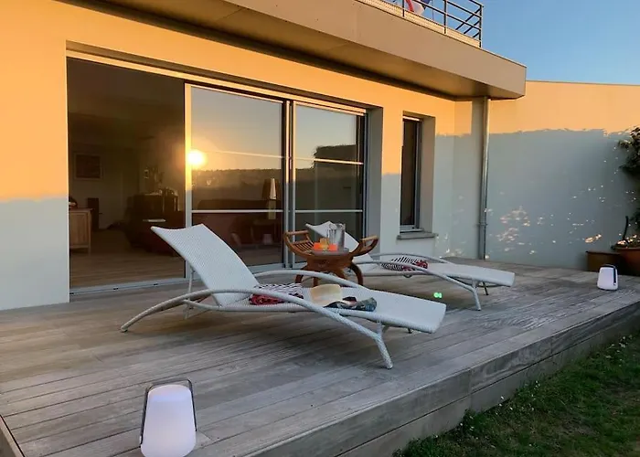 Modern 150m From The Atlantic Surf