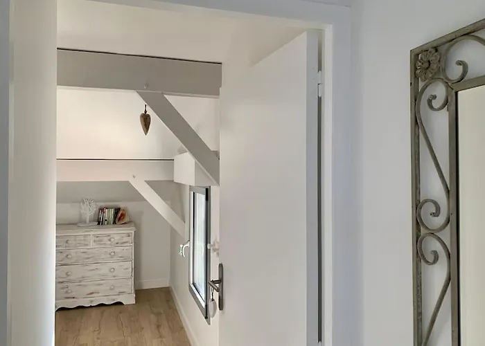 Modern 150m From The Atlantic Surf *