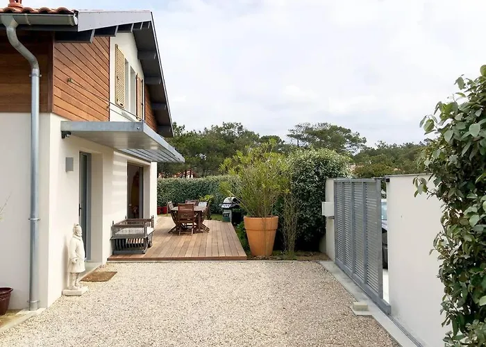 Modern 150m From The Atlantic Surf