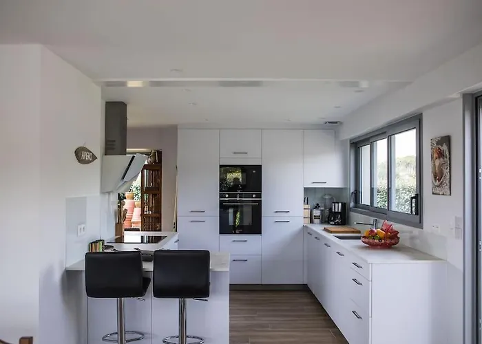 Modern 150m From The Atlantic Surf *