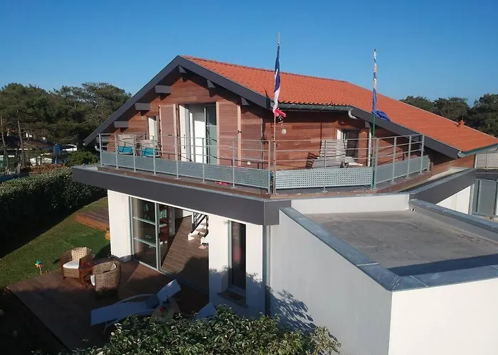 Modern 150m From The Atlantic Surf